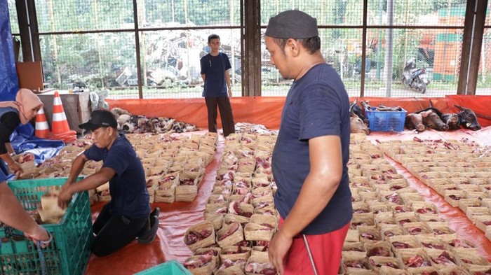 Pemprov DKI Imbau Warga Gunakan Besek untuk Distribusi Daging Kurban saat Idul Adha