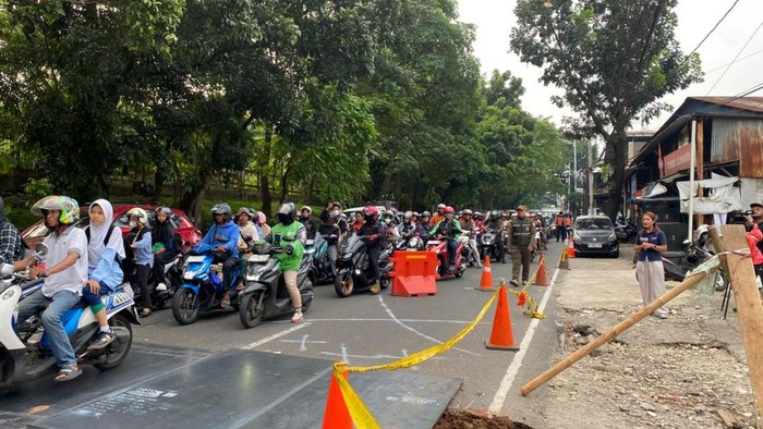 Perbaikan Jalan Amblas di Lenteng Agung Dilakukan Malam Hari, Rekayasa Lalu Lintas Diterapkan Secara Bertahap