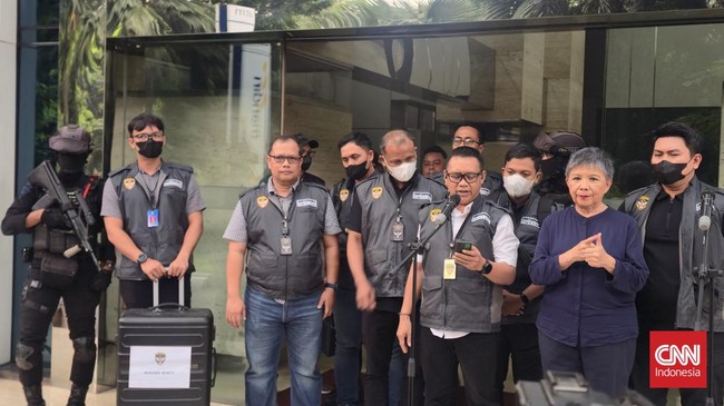Kortas Tipikor Sita Dokumen dan Barang Bukti Elektronik Usai Penggeledahan di Kantor Wika
