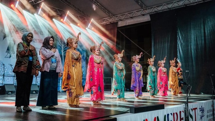 Kemenbud Dukung Studio Seni Indonesia Kenalkan Budaya Sunda di Hungaria